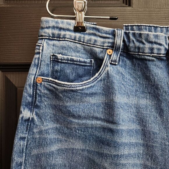 BLANKNYC 'Hoyt' Mini Boot Cut Jeans in Home Sweet 337/346 - Picture 7 of 16